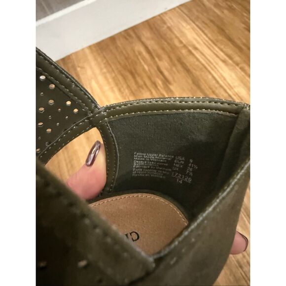 Christian Siriano Faux Suede Laser Cut Pump Army Green Size 9 - Picture 4 of 5